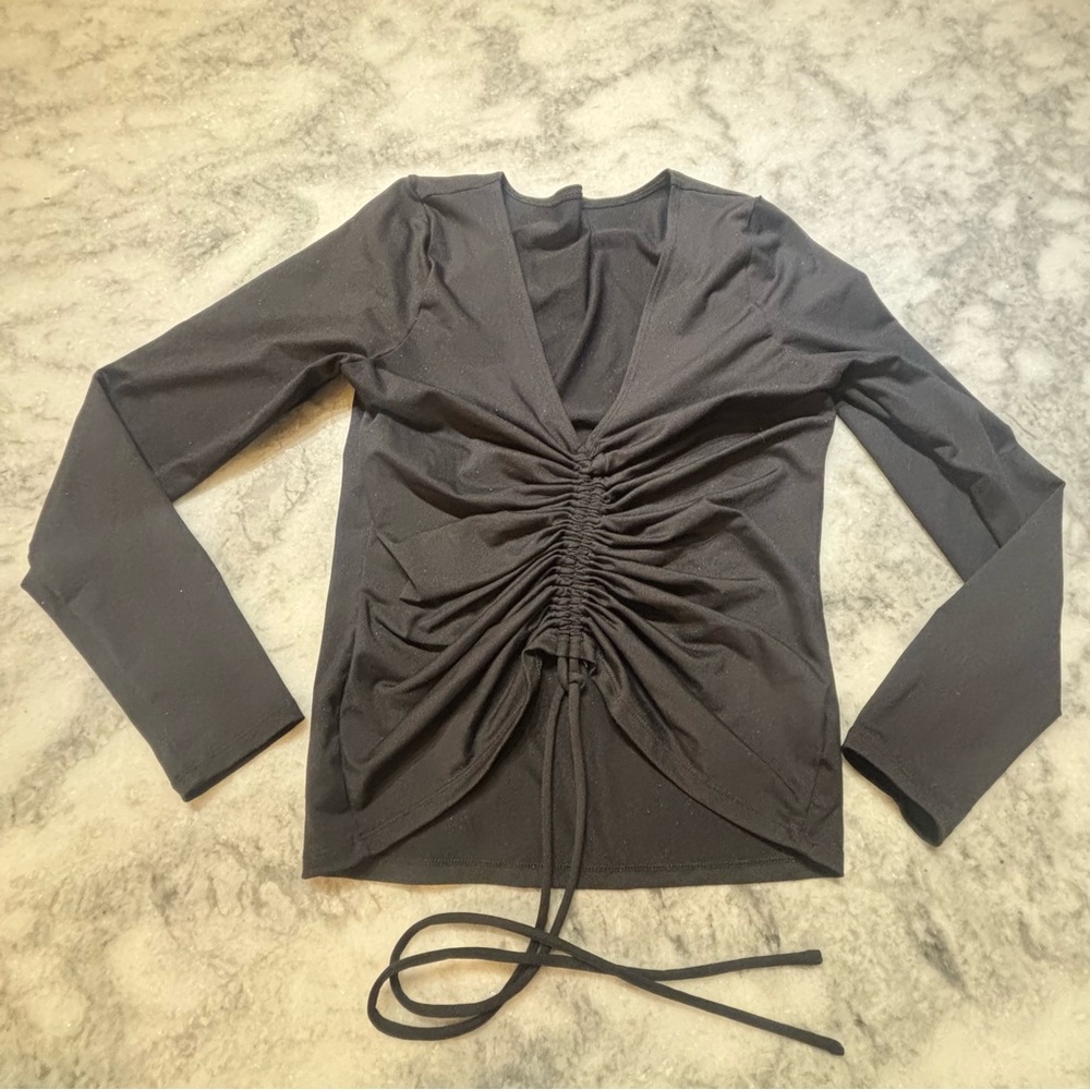 long sleeve scrunch top 🖤